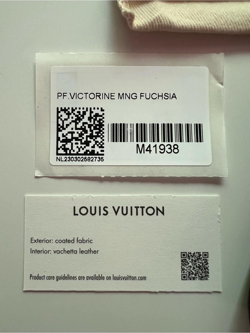 LOUIS VUITTON Victorine Wallet Monogram Fuchsia Interior MSRP $605 - Picture 5 of 16